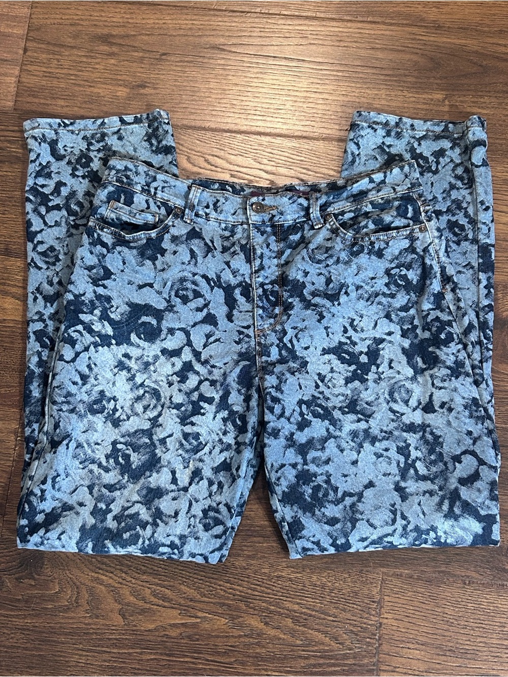 Gloria Vanderbilt EUC Women’s Size 12 Amanda Jeans Blue Floral Slimming